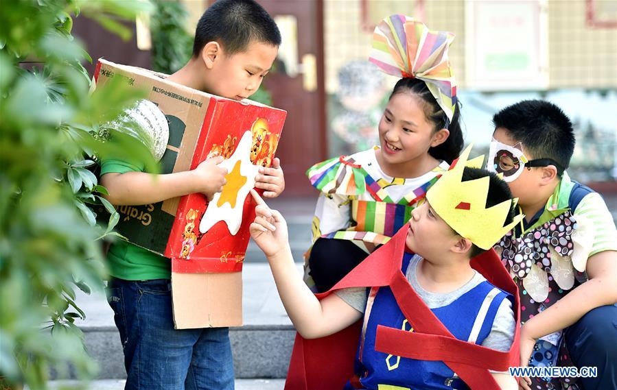 #CHINA-HEBEI-PRIMARY SCHOOL-FASHION SHOW WITH WASTES(CN)