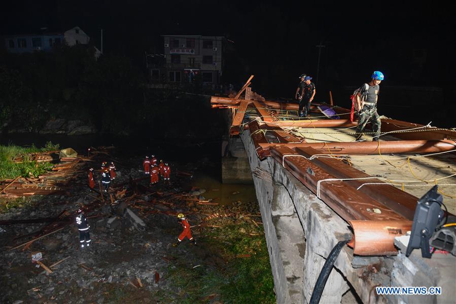 CHINA-ZHEJIANG-LOUNGE BRIDGE-COLLAPSE (CN)