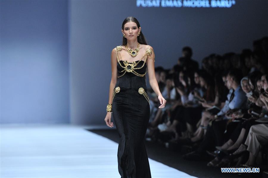 INDONESIA-JAKARTA-FASHION WEEK-SINUDARSONO