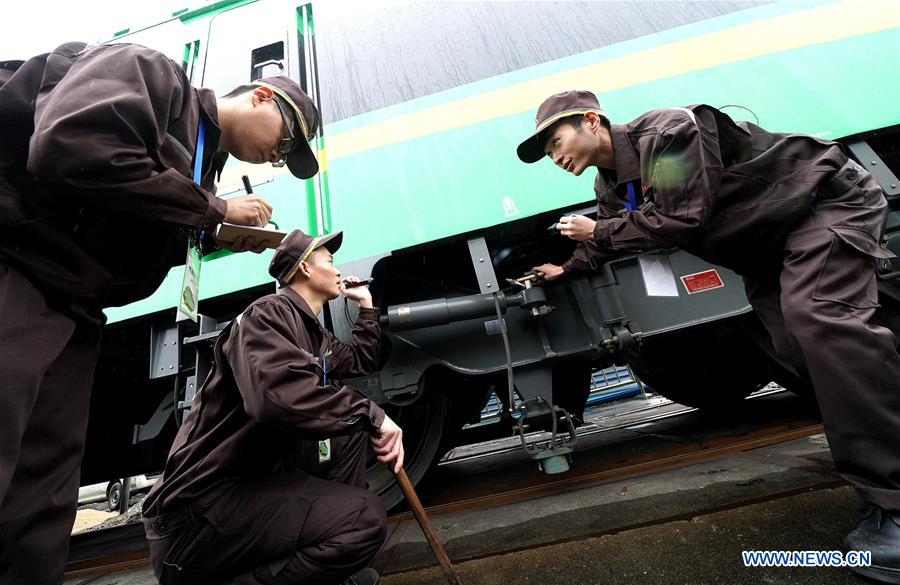 CHINA-SHANGHAI-NEW FUXING HIGH-SPEED TRAIN-TO BE PUT INTO USE (CN)