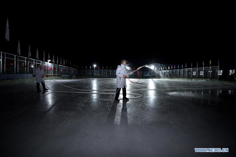 (SP)CHINA-BEIJING-YANQING-PRIMARY SCHOOL STUDENTS-SKATING(CN)