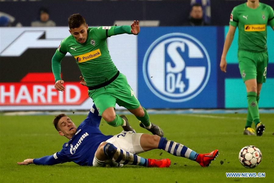 (SP)GERMANY-GELSENKIRCHEN-SOCCER-BUNDESLIGA-SCHALKE 04 VS MOENCHENGLADBACH