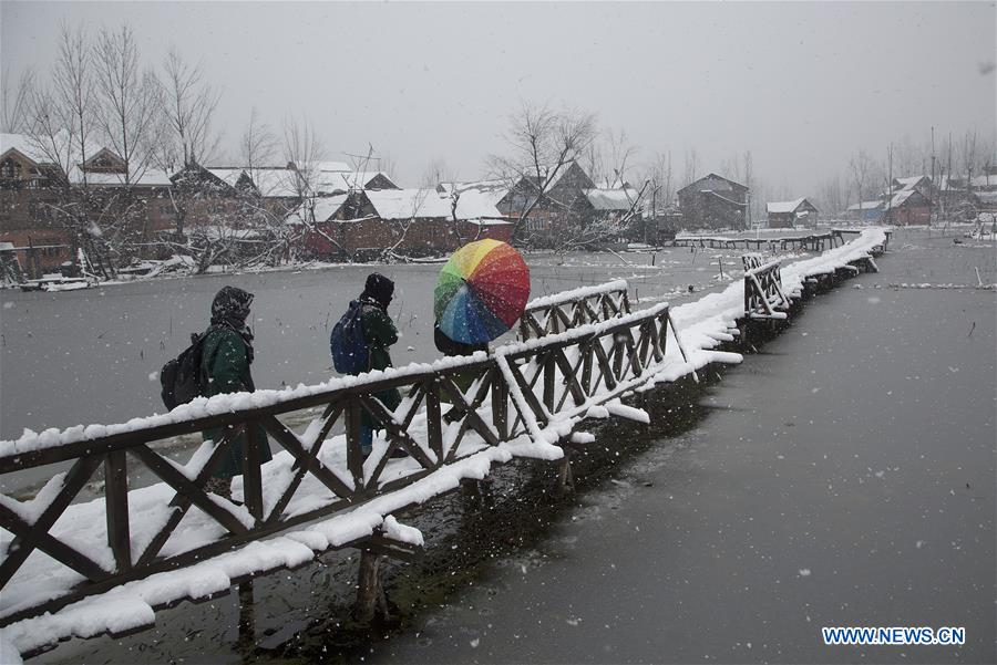 KASHMIR-SRINAGAR-SNOWFALL