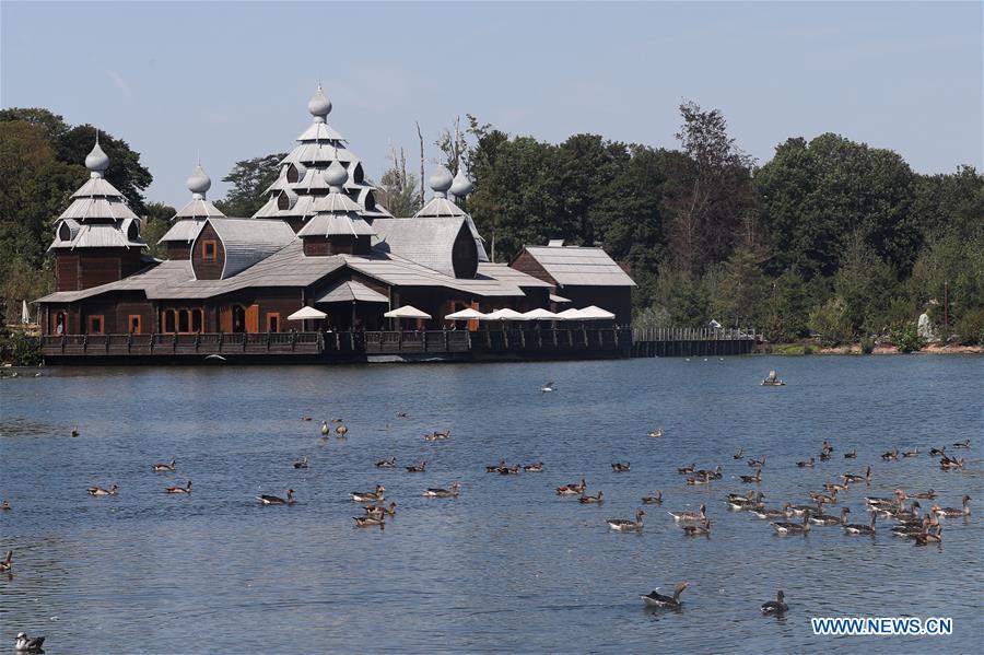 BELGIUM-BRUGELETTE-PAIRI DAIZA-SCENERY