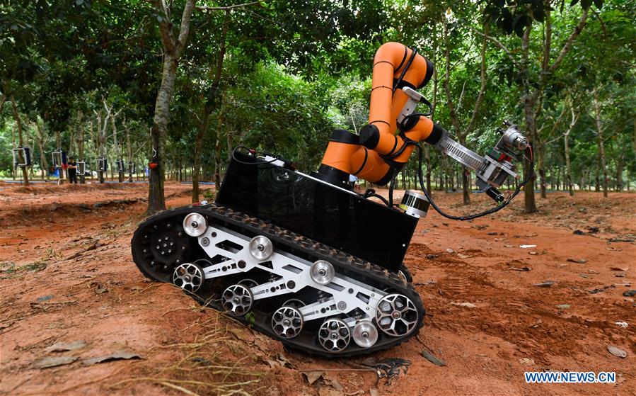 CHINA-HAINAN-RUBBER TAPPING ROBOT (CN)