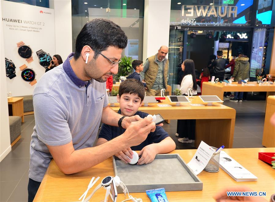 KUWAIT-FARWANIYA GOVERNORATE-CHINA-HUAWEI-EARPHONES-LAUNCH