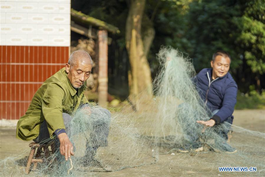 CHINA-CHONGQING-YANGTZE RIVER-FISHING BAN-FISHERMAN (CN)