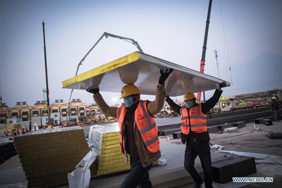 CHINA-WUHAN-CORONAVIRUS CONTROL-MAKESHIFT HOSPITAL-CONSTRUCTION (CN)