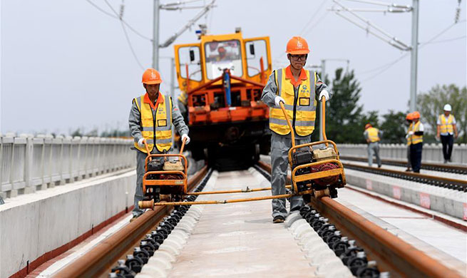 Track-laying work for Zhengzhou-Fuyang Railway completed