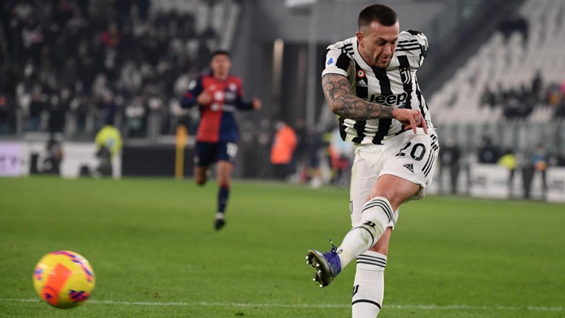 Bernardeschi inspires Juve to conquer Cagliari