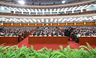 十二届全国人大五次会议举行第三次全体会议